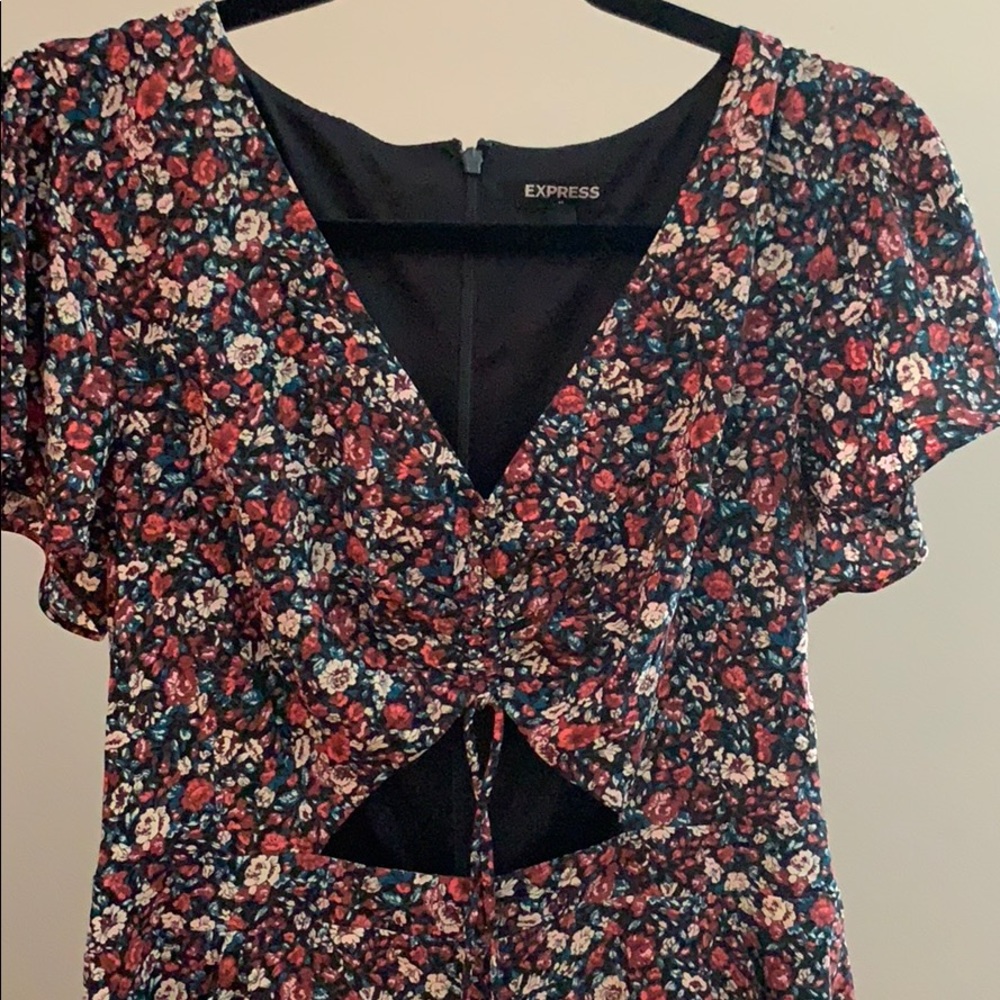 Express flower cut out romper sz. 6